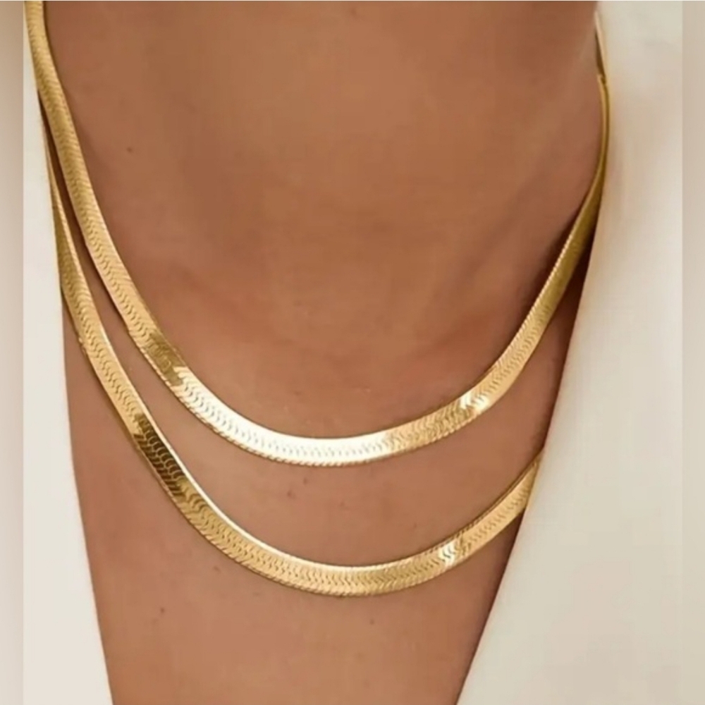 Elegant Gold Necklace Brand NWOT